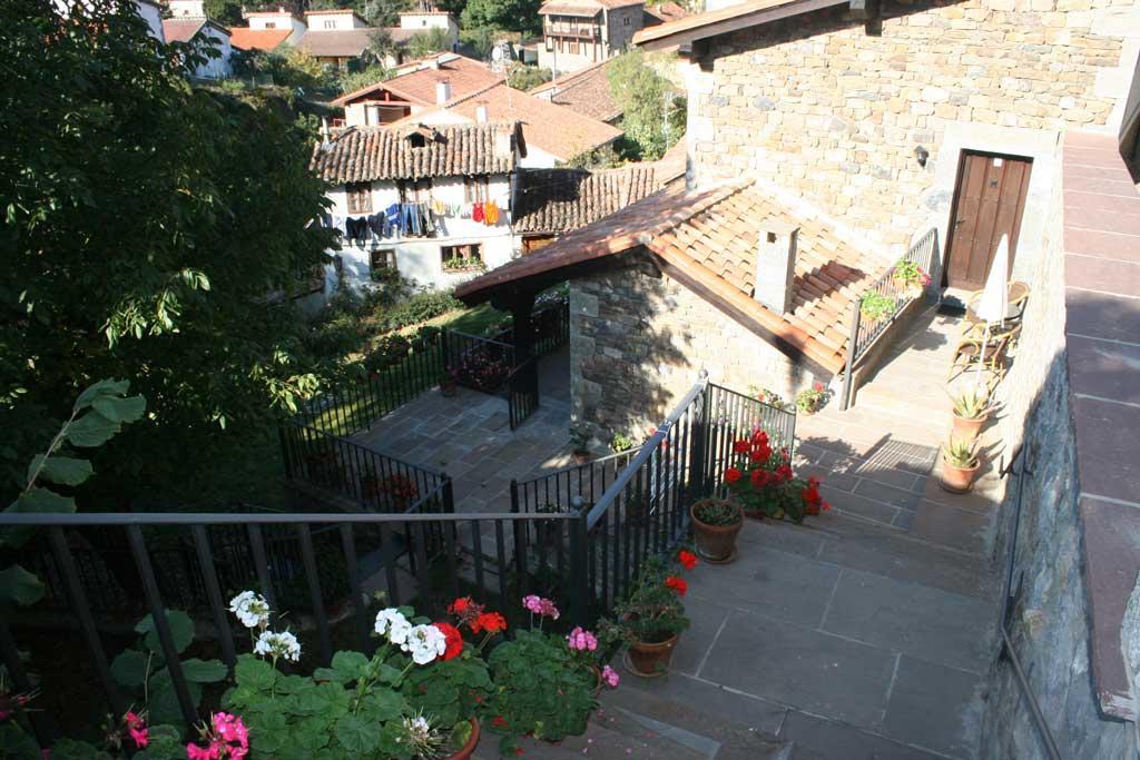 Apartamentos Casa De La Abuela Potes Exterior photo